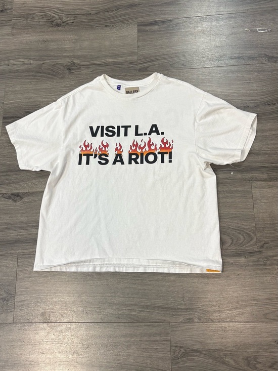 Gallery Dept Other - Gallery Dept White "Visit L.A. It's A Riot!" Flame Graphic Tee